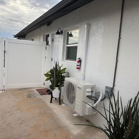 Cozy Tiny Home Cape Coral Exteriör bild