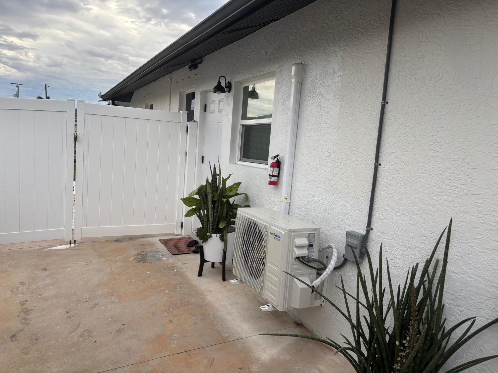 Cozy Tiny Home Cape Coral Exteriör bild